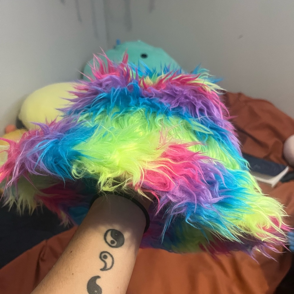 fuzzy festival & rave bucket hat